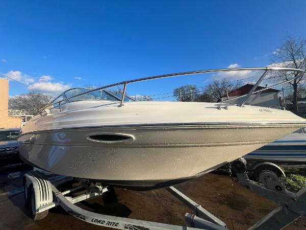 1998 Sea Ray 210 Cuddy Cabin