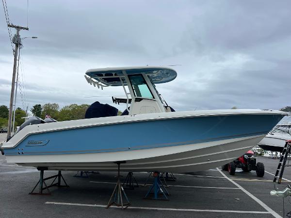 2025 Boston Whaler 250 Outrage