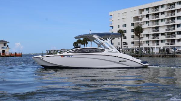 Yamaha Boats 275 SD 2020 Yamaha Boats 275 SD cruising near waterfront buildings.