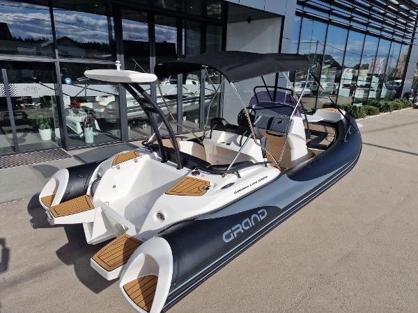2025 Grand G580GLF PVC Black White