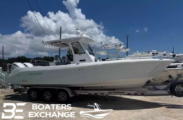 2022 Everglades 295 Center Console