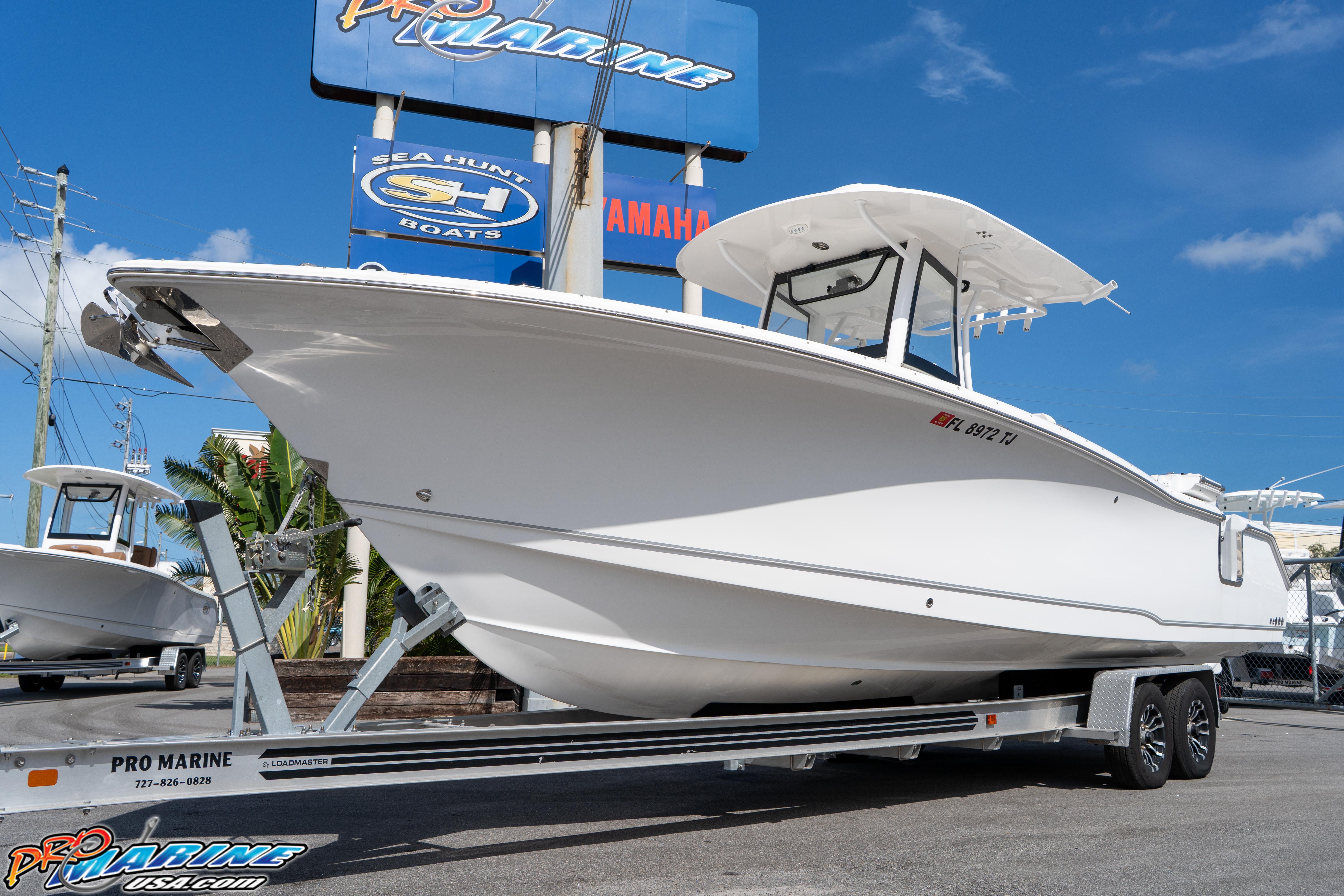 2023 Sea Hunt Gamefish 30 Coffin Box