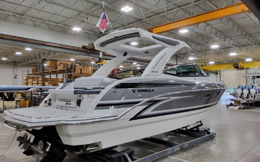 2026 Formula 330 Crossover Bowrider