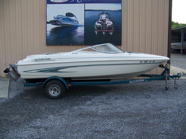 Glastron SX195 2000 Glastron SX195 boat on trailer, parked outside a building.