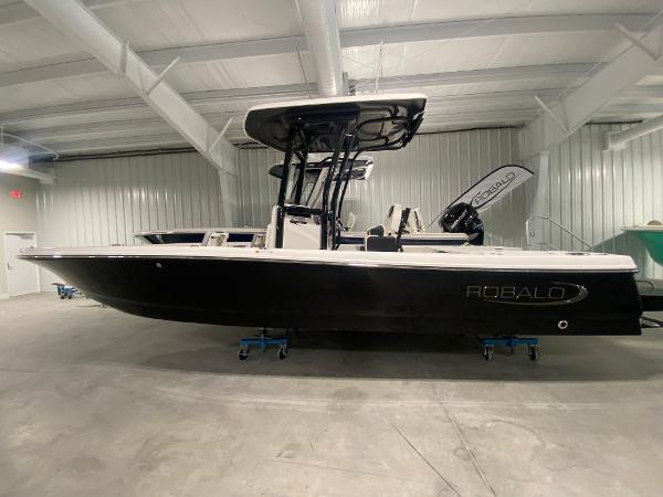 2024 Robalo 246 Cayman