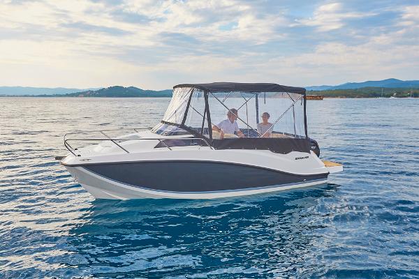 Quicksilver Activ 555 Cabin Quicksilver Activ 555 Cabin