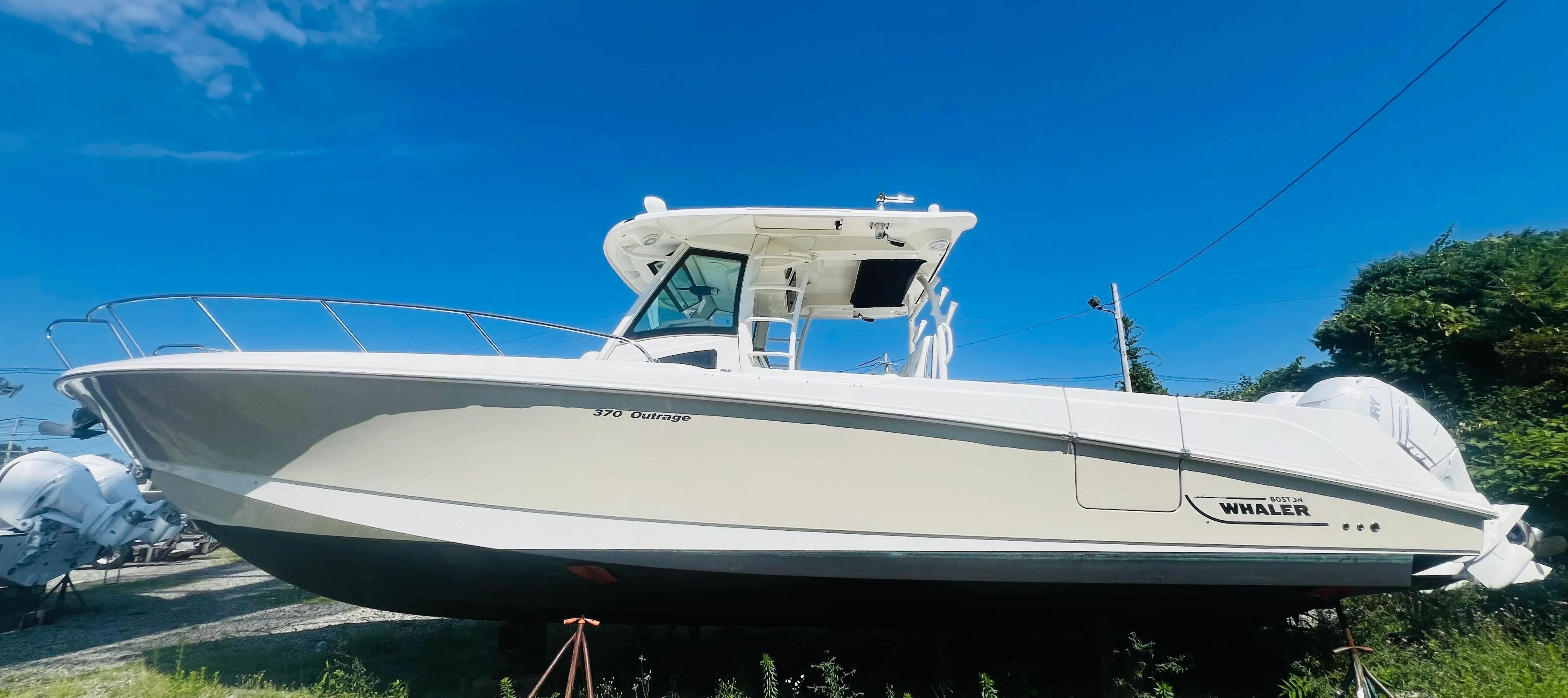 2015 Boston Whaler 370 Outrage