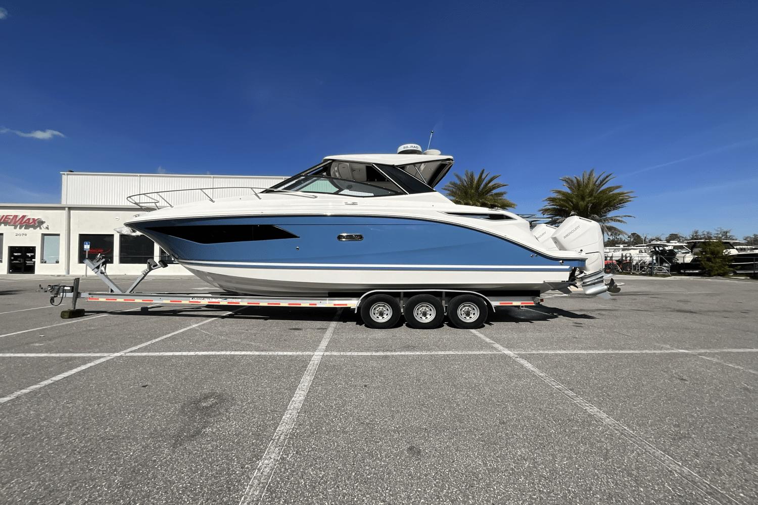 2025 Sea Ray Sundancer 320 Outboard