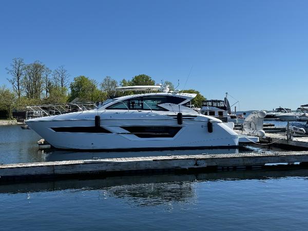 Cruisers Yachts 46 Cantius