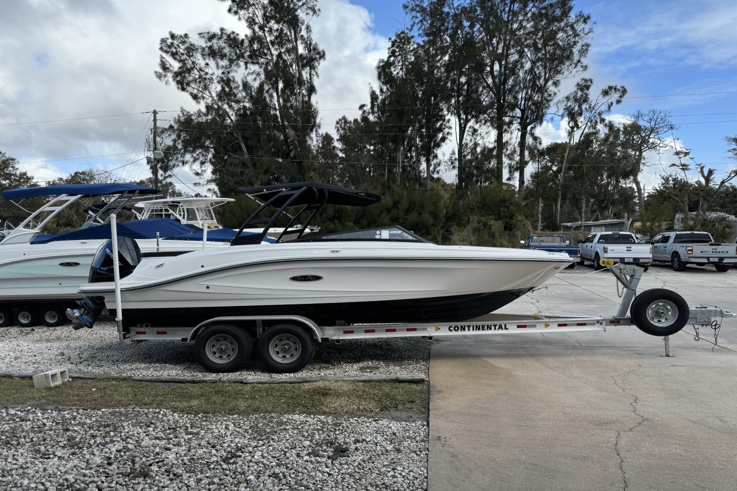 2025 Sea Ray SPX 230 Outboard