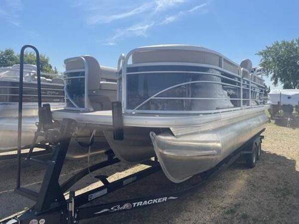 2022 Sun Tracker Party Barge 22 XP3