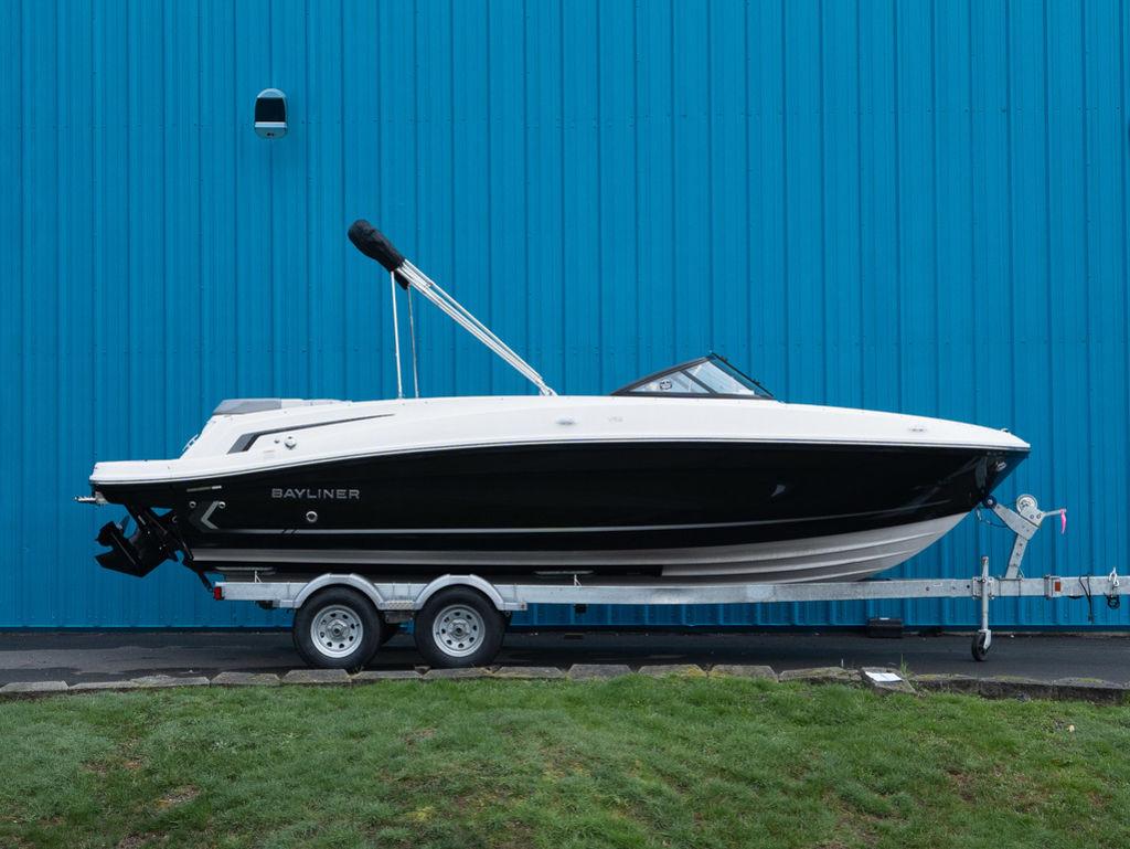 2025 Bayliner VR6 Bowrider I/O