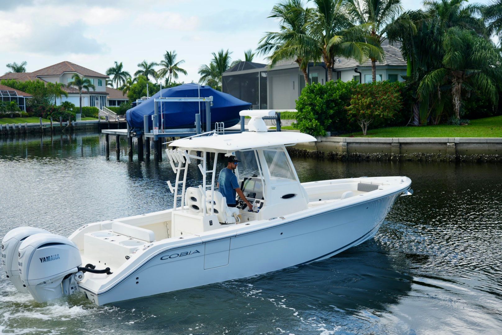 2024 Cobia 301 CC