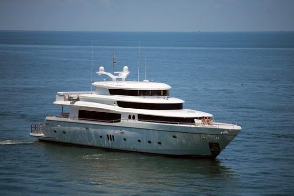 johnson 105 yacht for sale