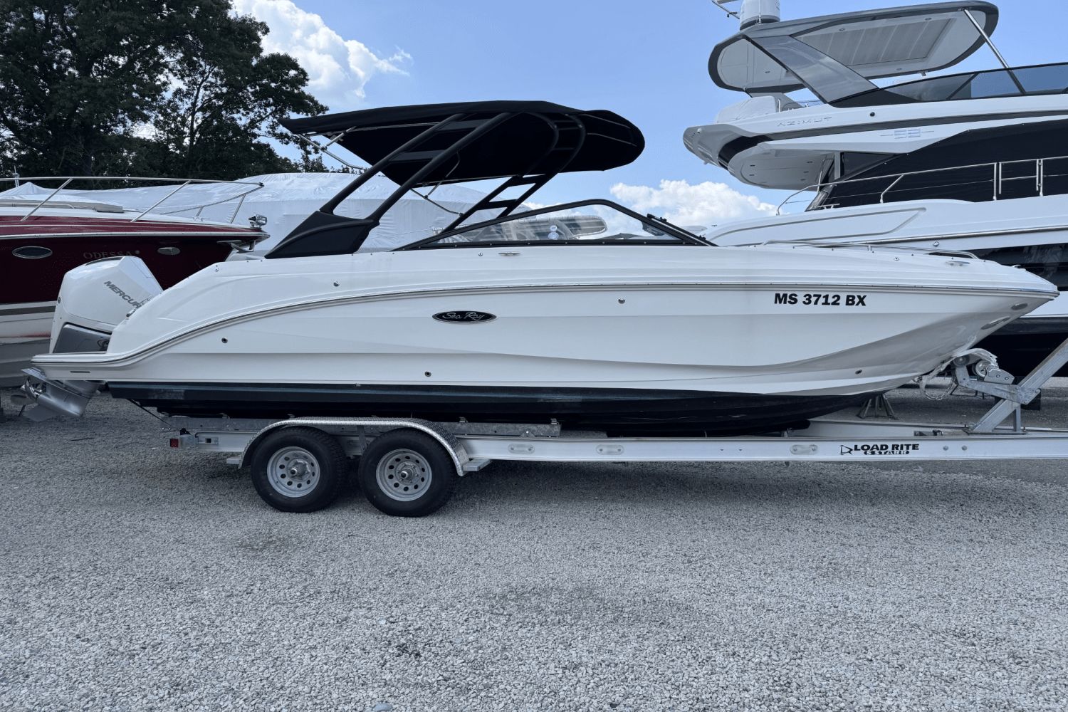 2024 Sea Ray SDX 250 Outboard