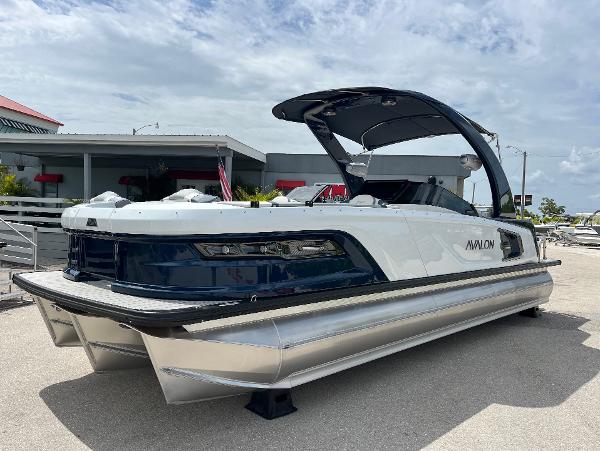 2025 Avalon 2785 Excalibur Carbon Series, Windshield Elite, Tri Toon, High Performanc, Mercury 400 V-10 Verado