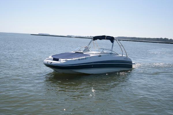 Four Winns 274 Funship 2009 Four Winns 274 Funship boat cruising on a calm lake.