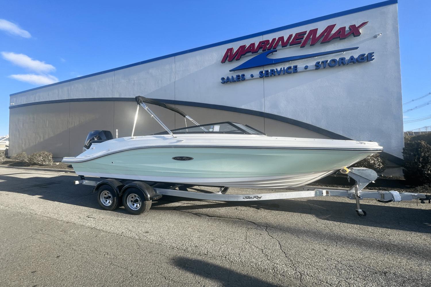 2025 Sea Ray SPX 230 Outboard