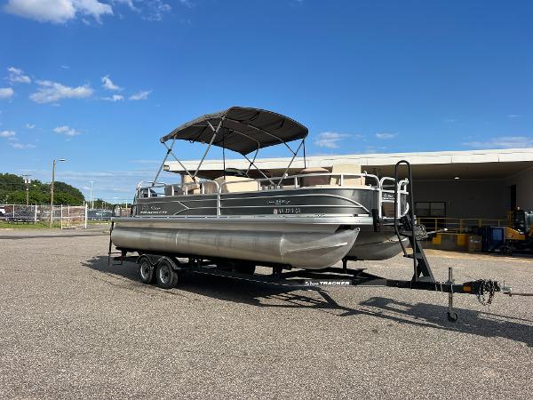 2017 Sun Tracker Fishin' Barge 22 DLX