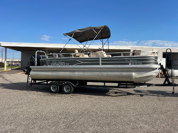 2017 Sun Tracker Fishin' Barge 22 DLX