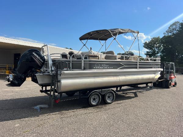 2017 Sun Tracker Fishin' Barge 22 DLX