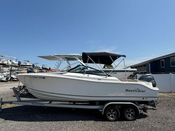 2018 NauticStar 2302 LDC