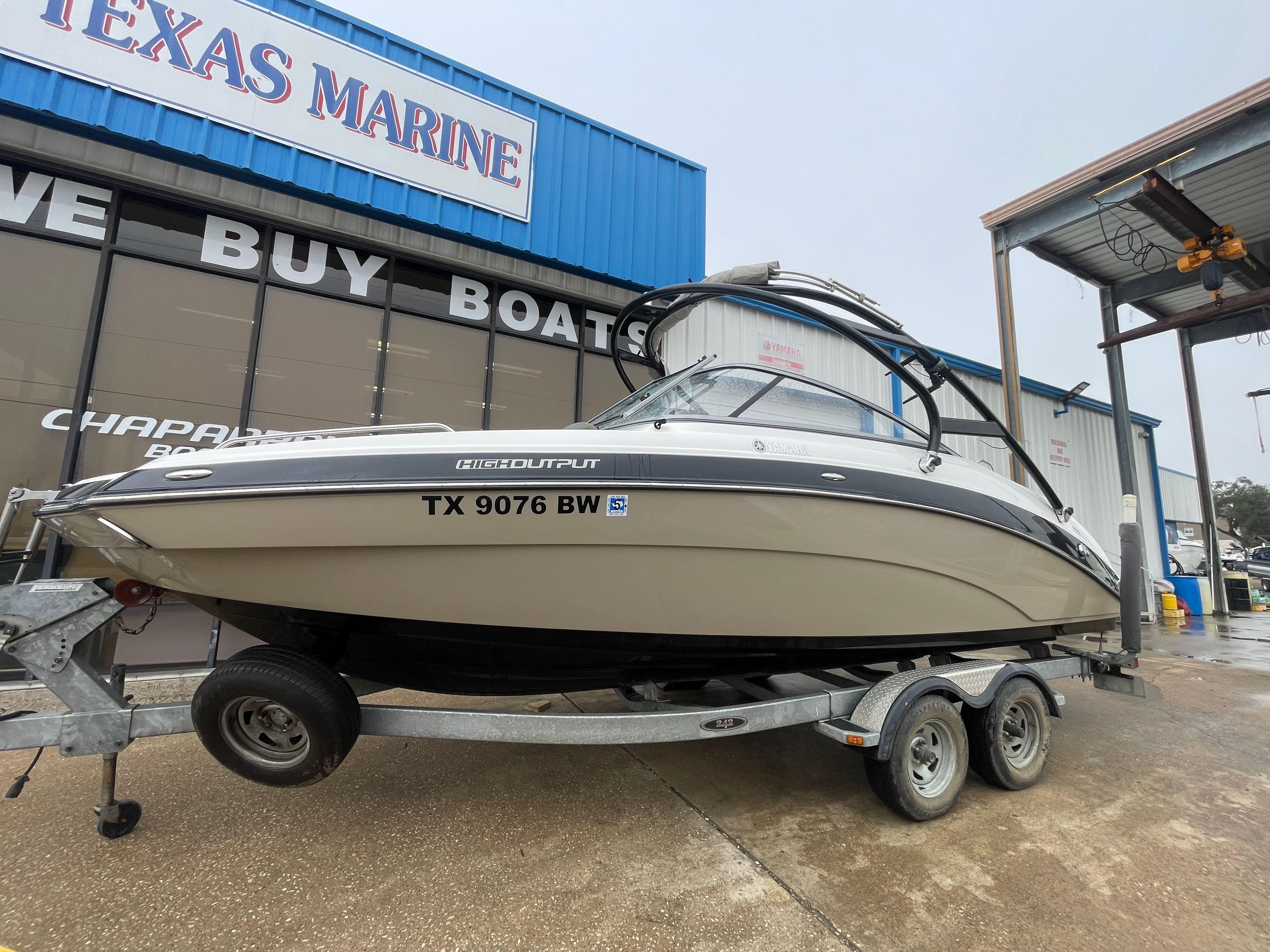 Yamaha Boats 242 LTD S 2013 YAMAHA 242 LTD S - Image 1