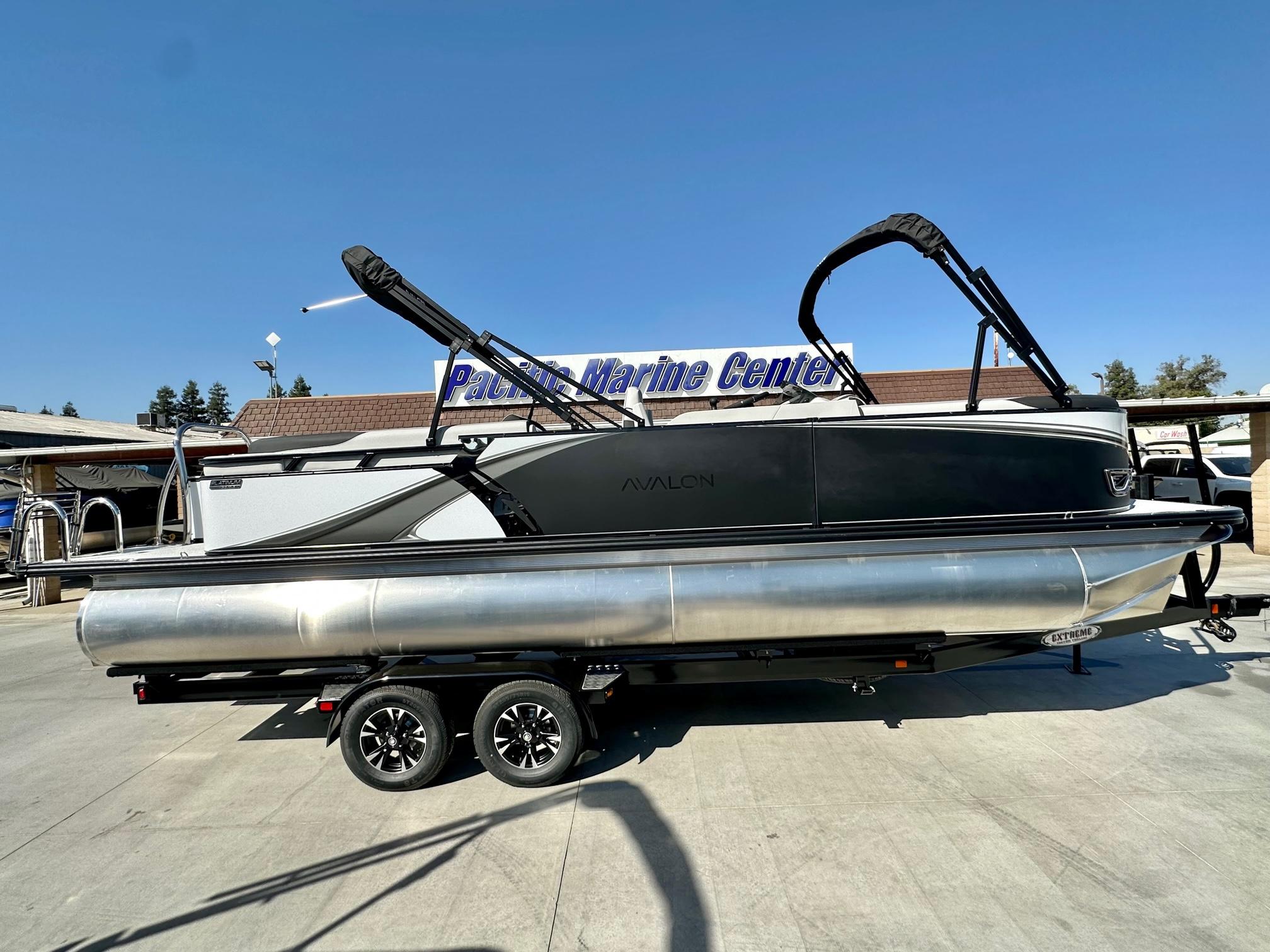 Avalon 25' LSZ Platinum Entertainer w/ 200HP Mercury!