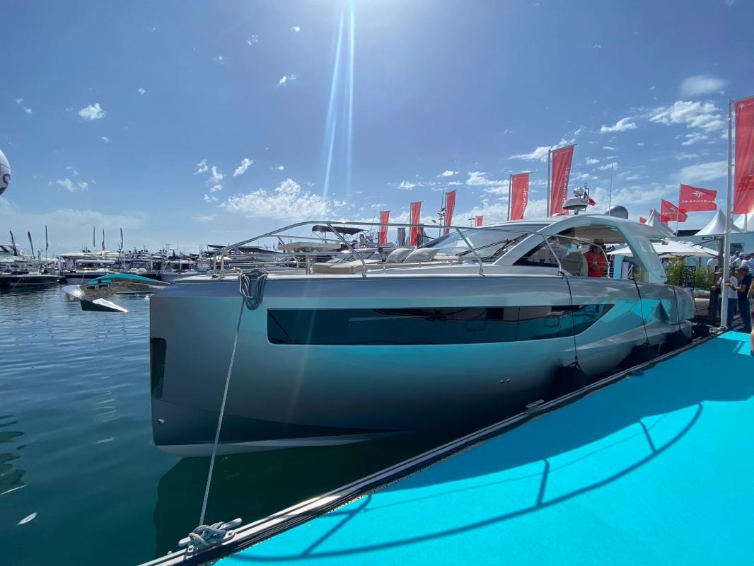 2025 Jeanneau DB 43