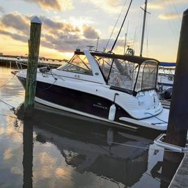 2007 Rinker 300 Express Cruiser