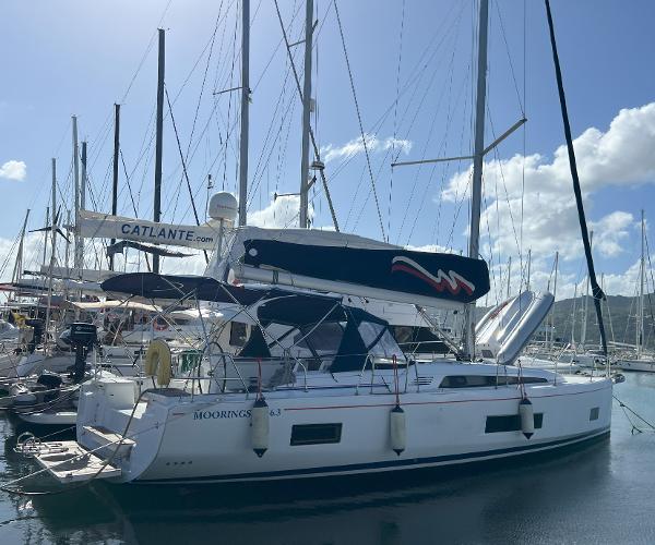 Beneteau Oceanis 46.1 2020 Beneteau Oceanis 46.1 sailboat docked in marina under clear sky.