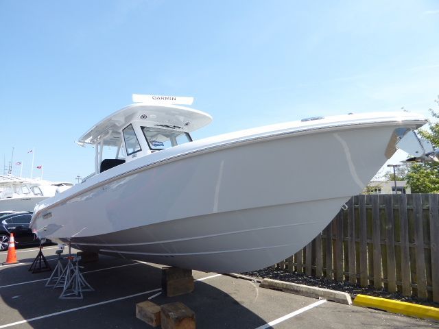 2025 Everglades 335 Center Console