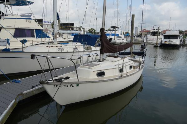 1982 Cape Dory 25