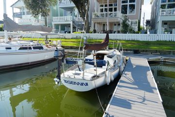 1982 Cape Dory 25