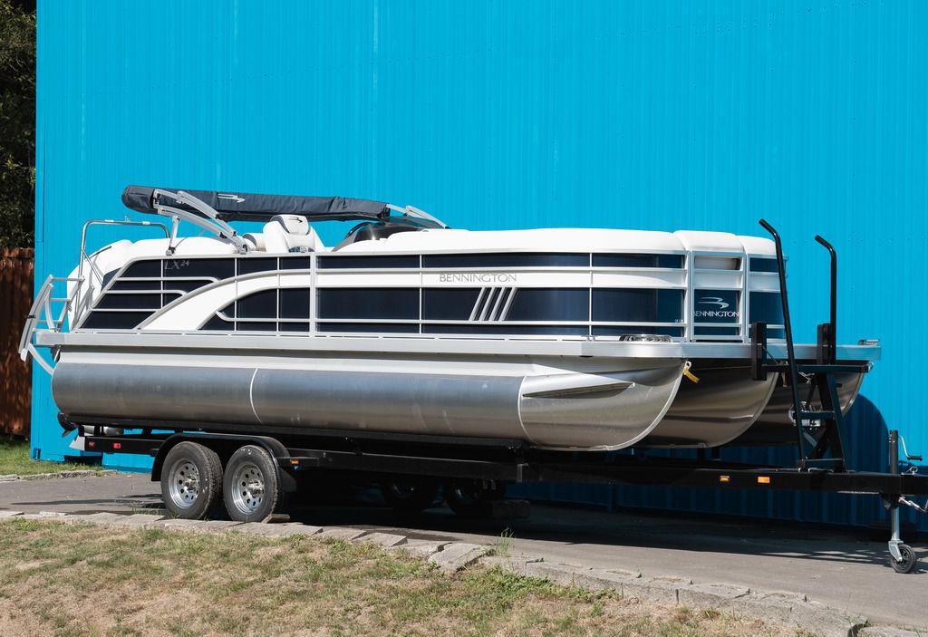 2023 Bennington LX Sport Line