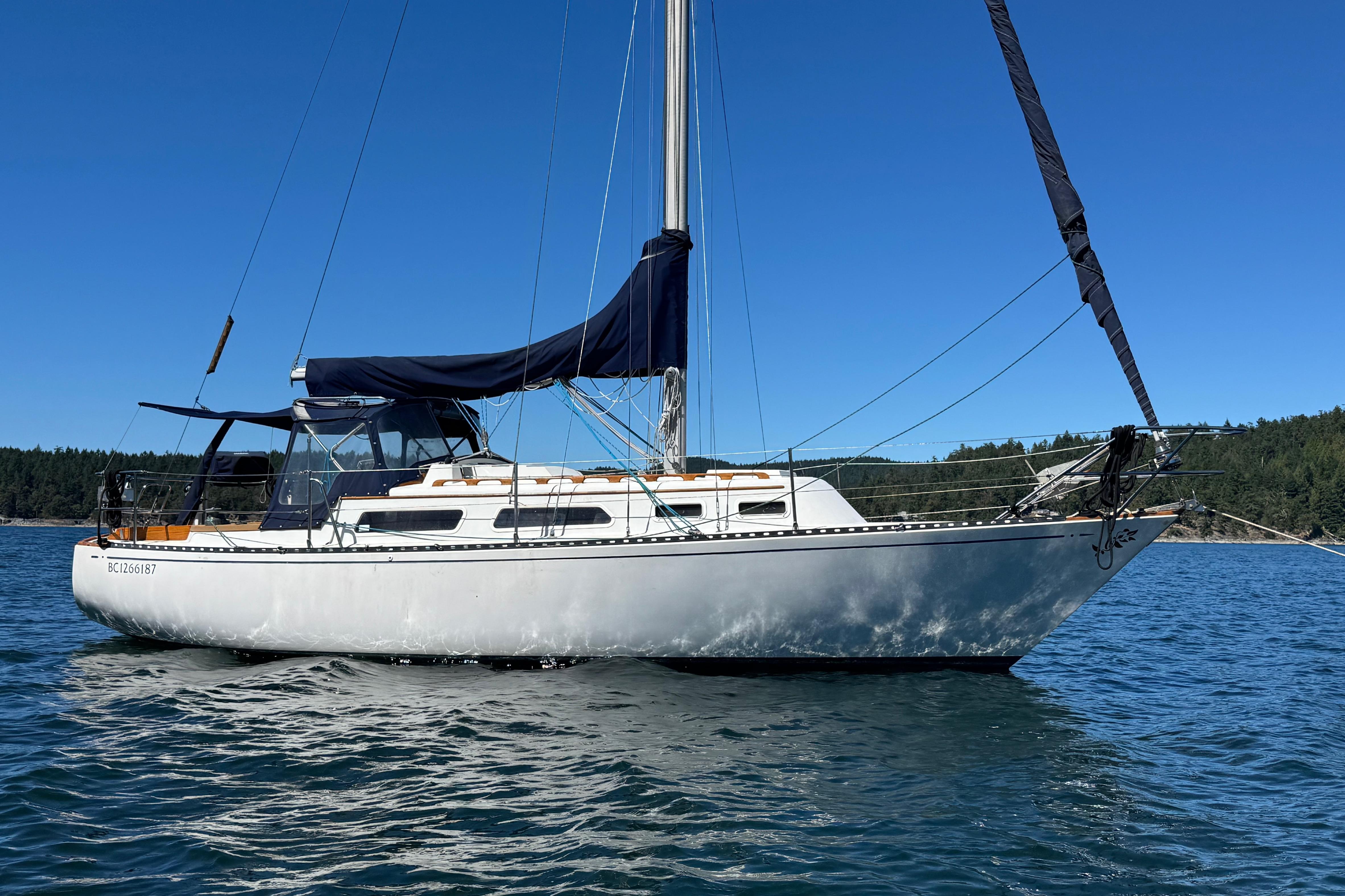 1975 Islander 30 Mark II