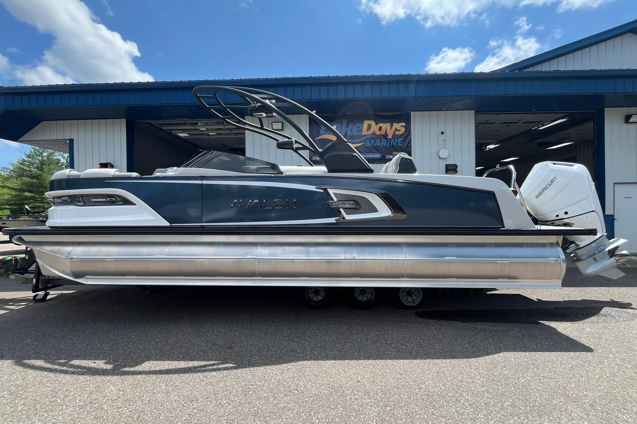 2025 Avalon Excalibur Versatile Rear Bench Windshield