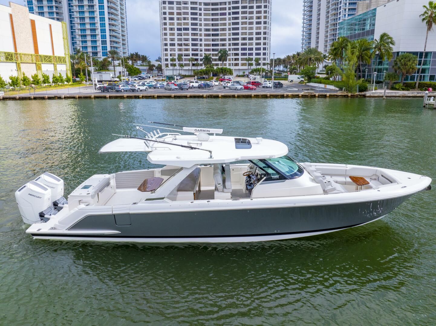 2024 Tiara Yachts 43 LS