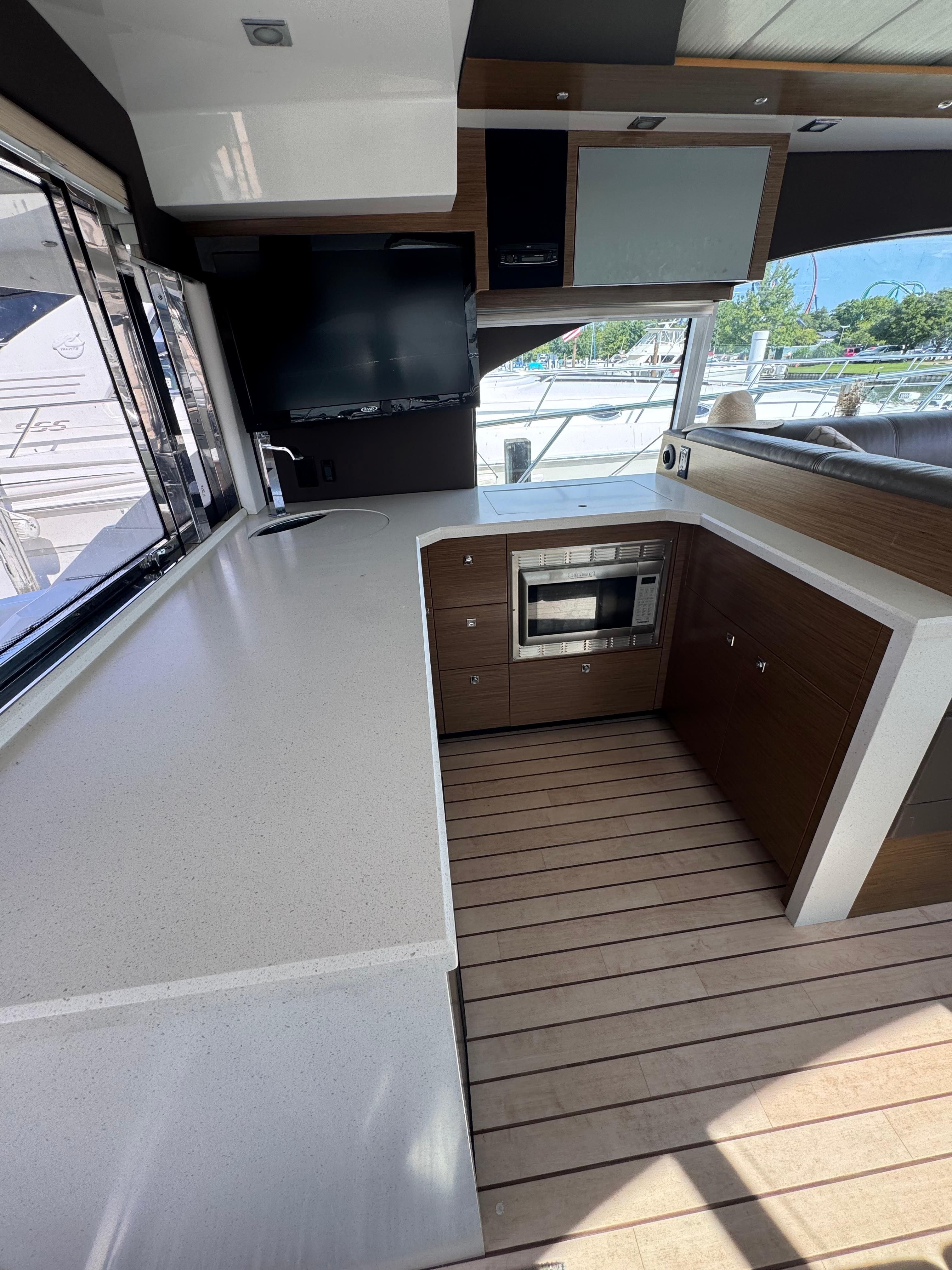 2014 Cruisers Yachts 45 Cantius