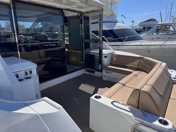 2014 Cruisers Yachts 45 Cantius