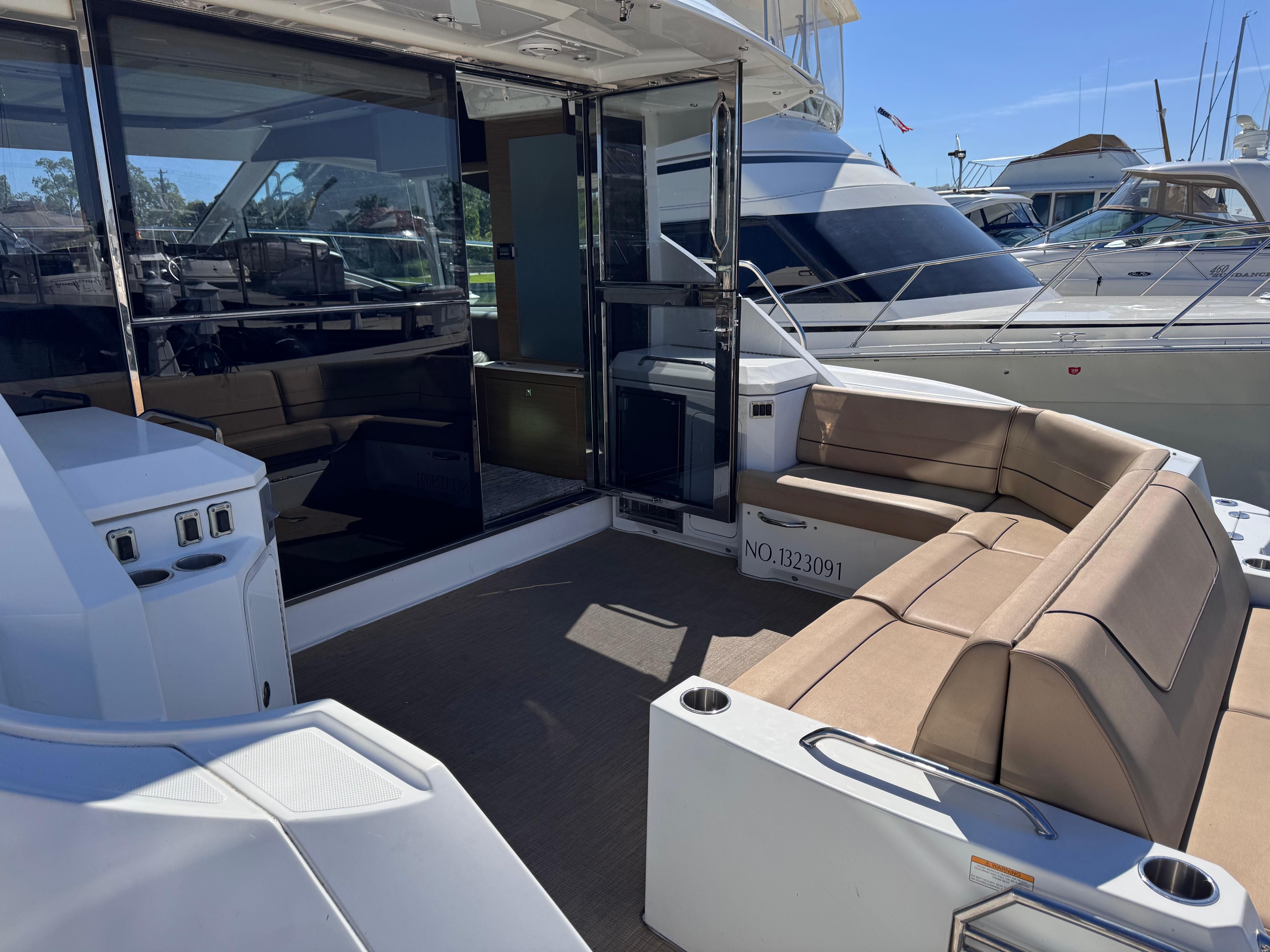 2014 Cruisers Yachts 45 Cantius