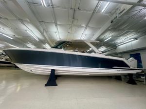 Tiara Yachts 43 LS 2025 TIARA YACHTS 43 LS - Image 1