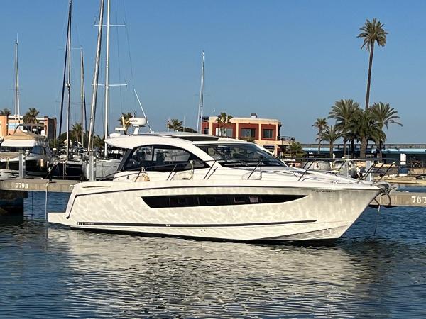 Jeanneau Leader 10 2011 Jeanneau Leader 10 yacht docked in a sunny marina.