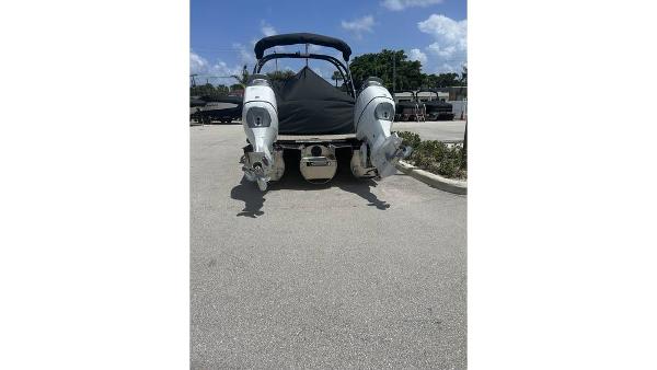 2023 Tahoe Pontoon 31 foot With twin 300 hp engines