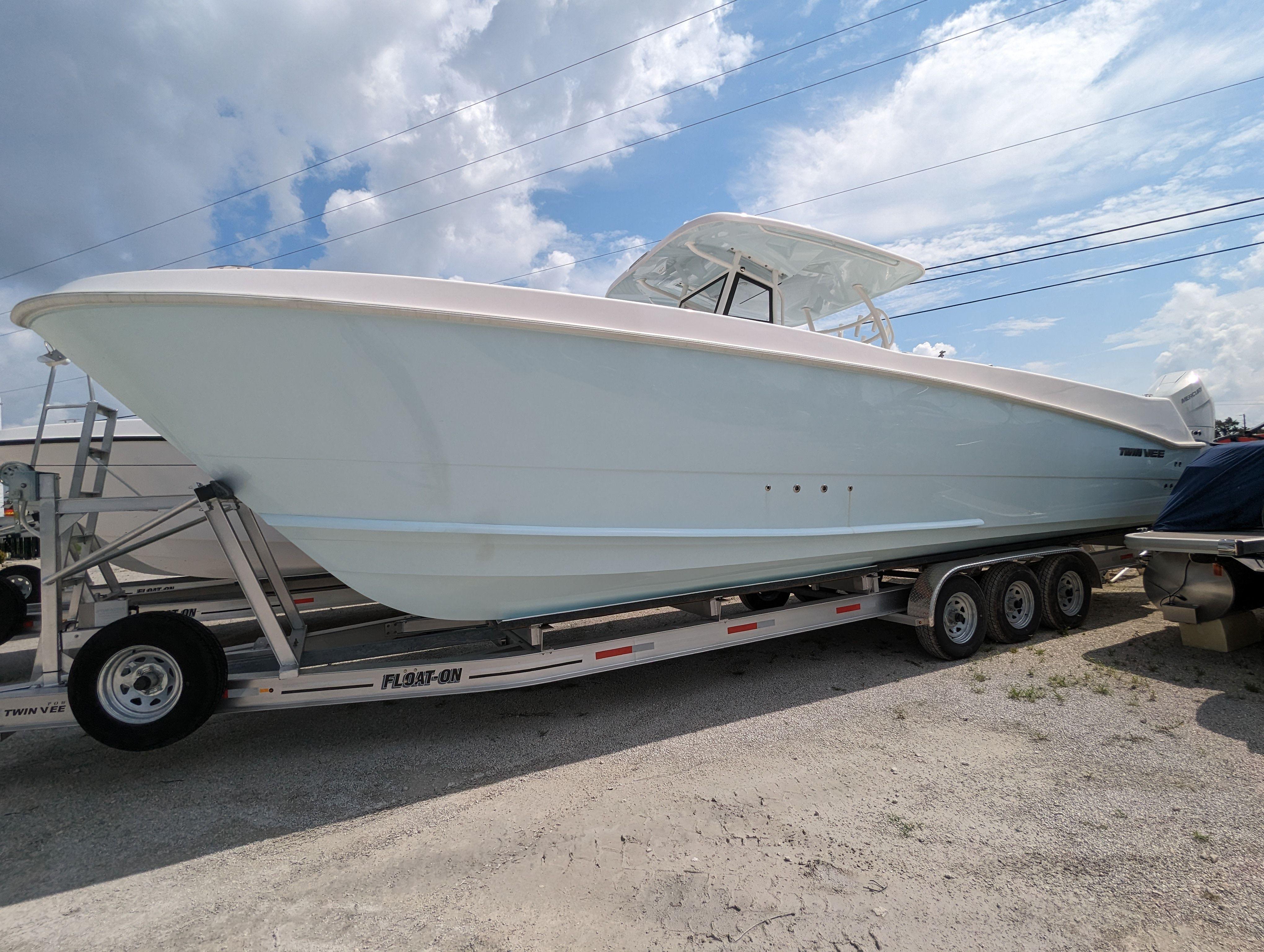 Twin Vee 340 GFX 2024 Twin Vee 340 Gfx - Image 1