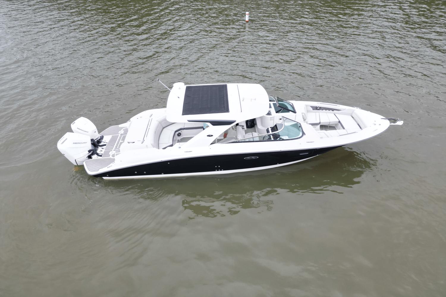 2025 Sea Ray SLX 350 Outboard