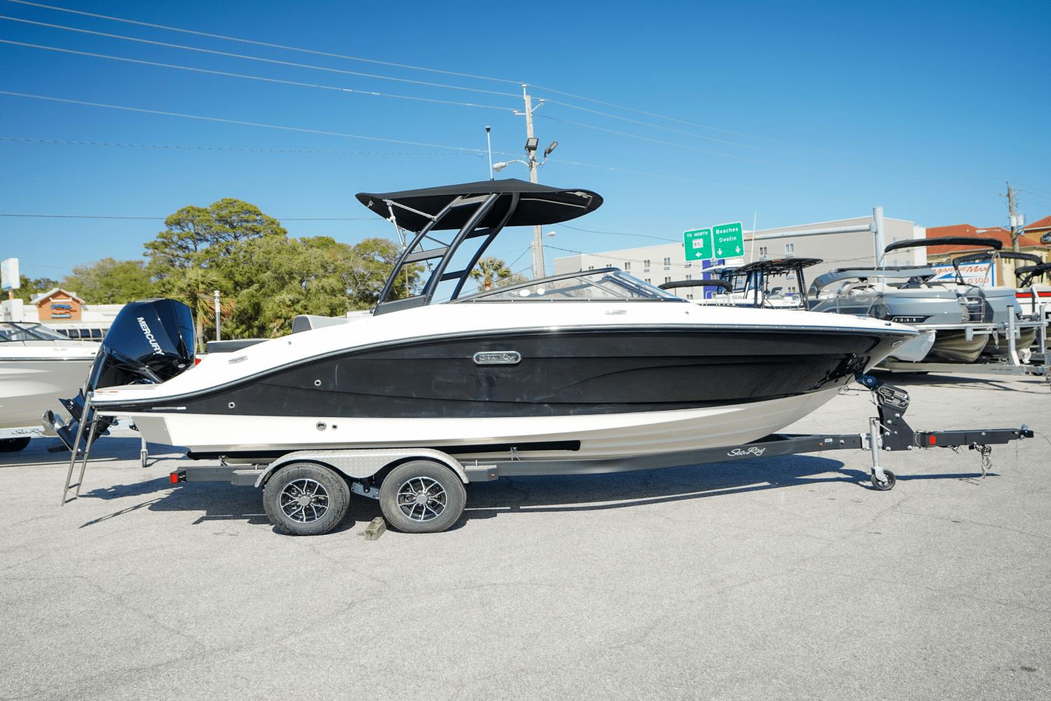 Sea Ray SPX 210 Outboard