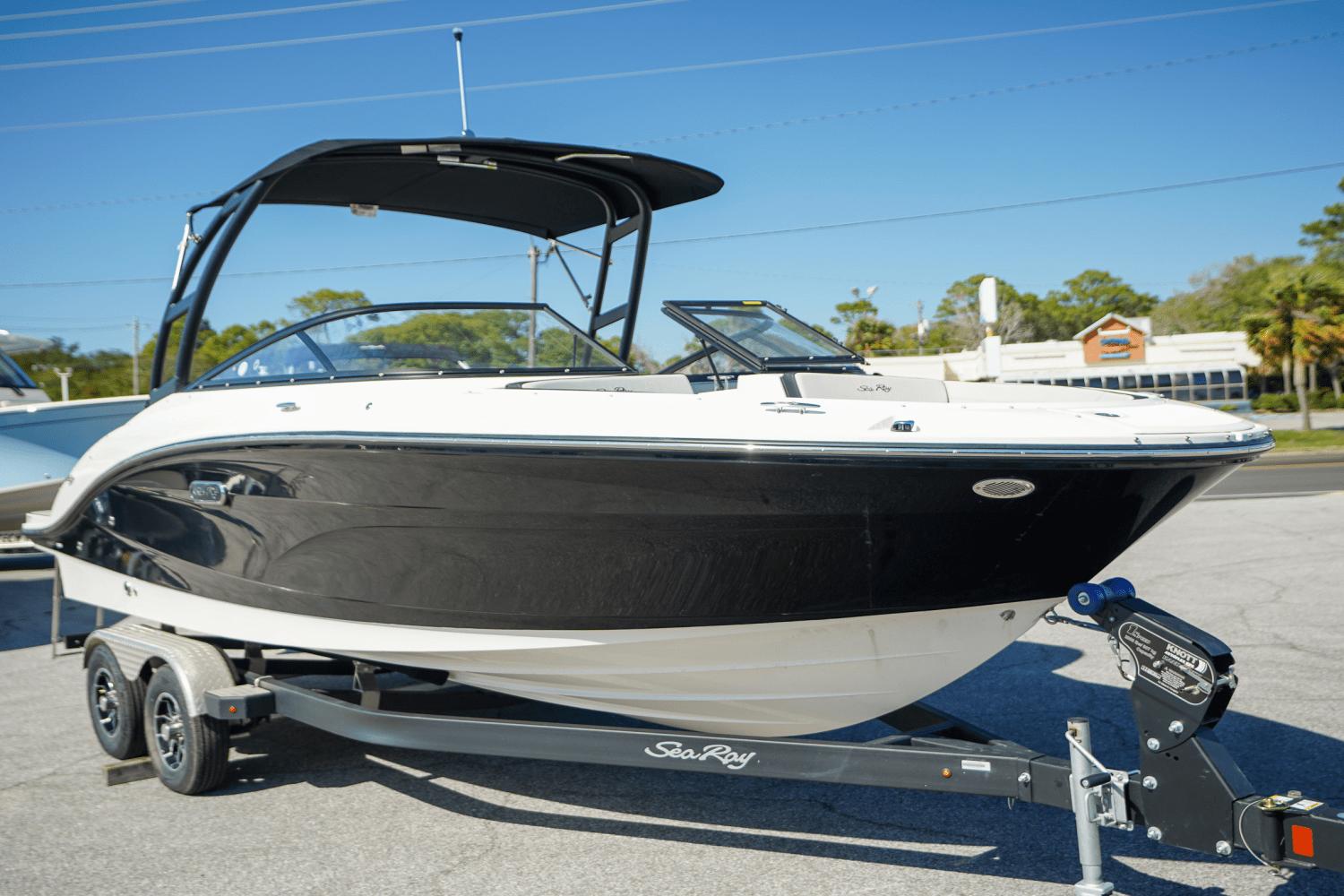 Sea Ray SPX 210 Outboard