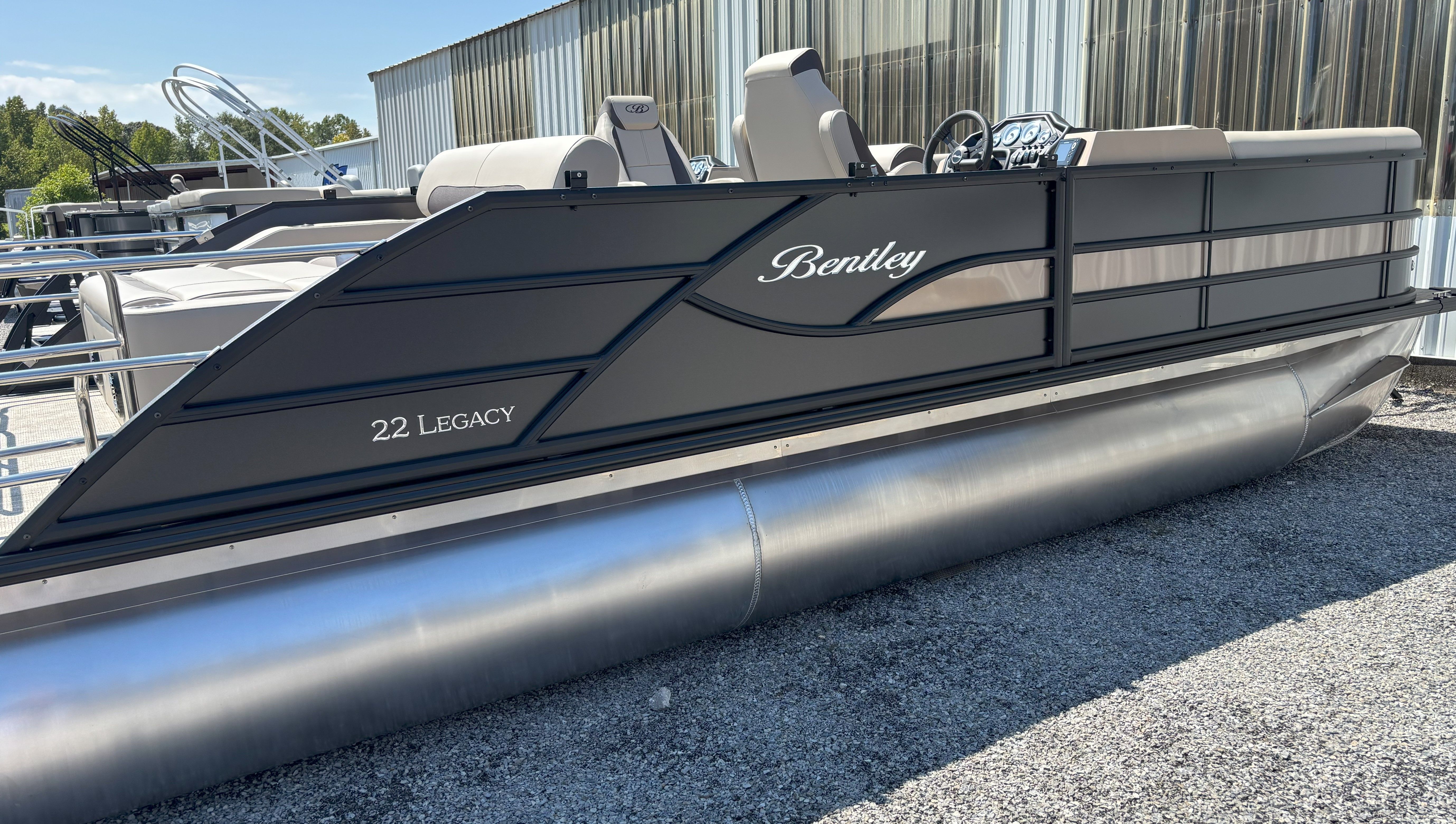2026 Bentley Pontoons Legacy 223 Swingback