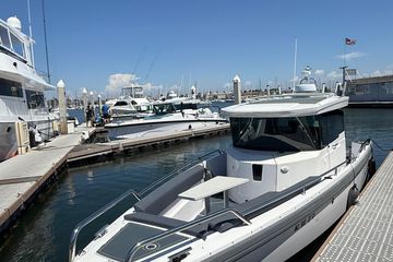 2021 Axopar 28 WetBar
